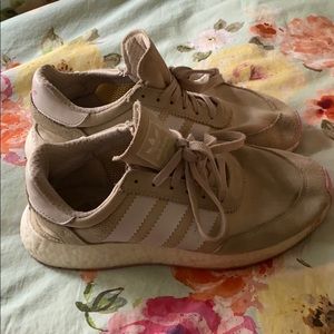 Sneakers running shoes